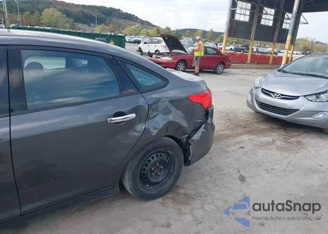 2016 Ford Focus S from USA, damaged, VIN 1FADP3E22GL211580